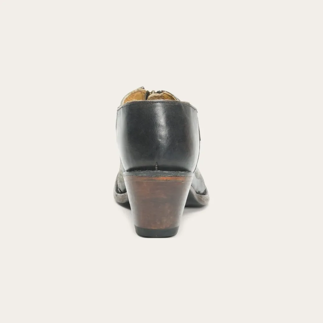 Nicole Boots